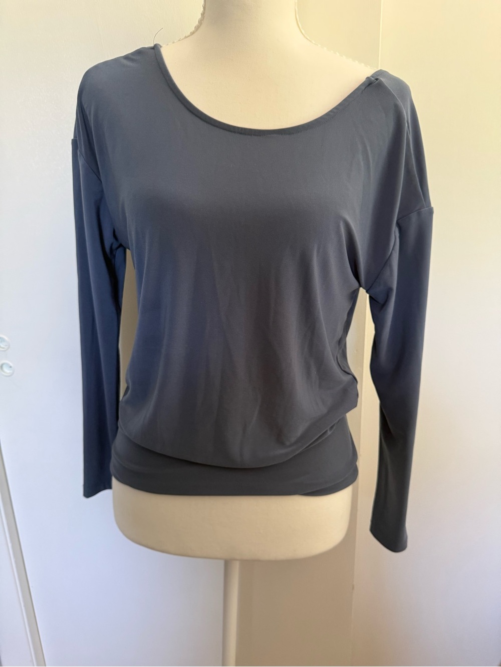 White House black market long Sleeve Scoop Neck Top